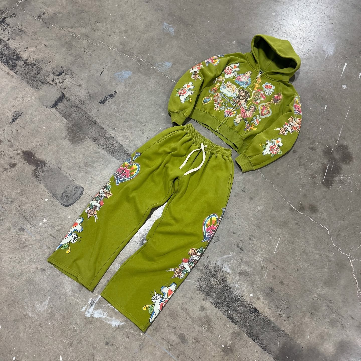 imgi_37_504003952_18032185343668164_551506172930986991_n.webp We Are Righteous Moss” Risen King Zip Up Tracksuit - Image 1